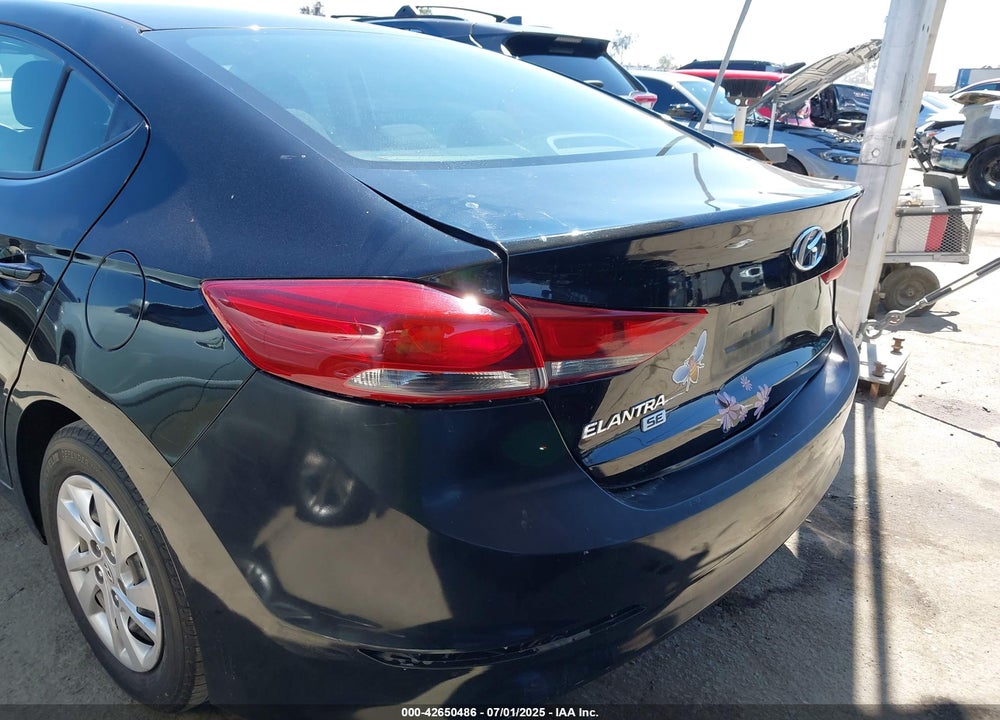 2018 HYUNDAI ELANTRA VIN: 5NPD74LF6JH320819
