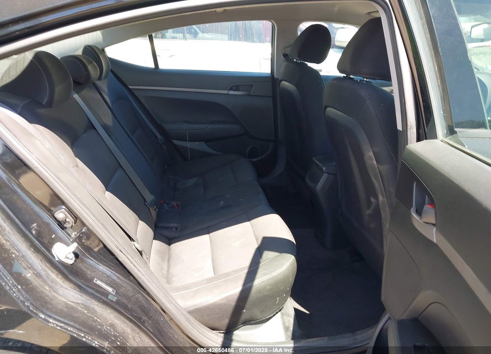 2018 HYUNDAI ELANTRA VIN: 5NPD74LF6JH320819
