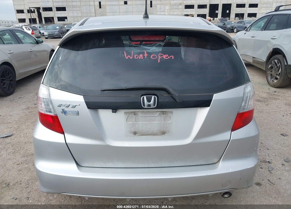 2011 HONDA FIT VIN: JHMGE8H55BC027435