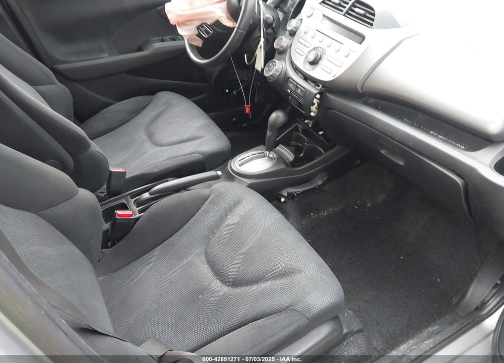 2011 HONDA FIT VIN: JHMGE8H55BC027435