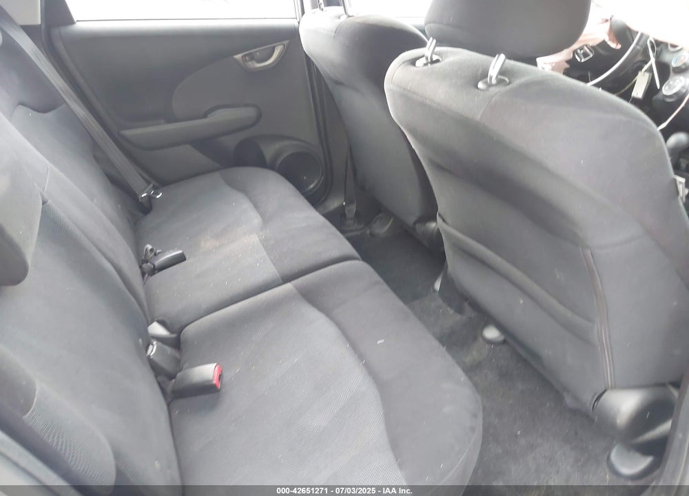 2011 HONDA FIT VIN: JHMGE8H55BC027435