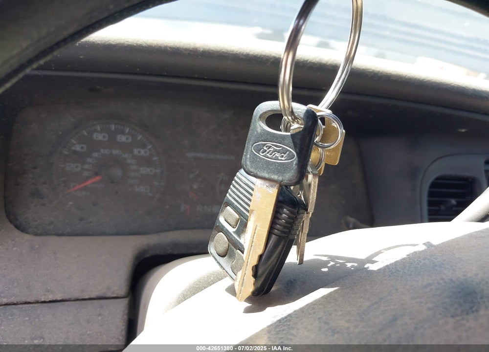 2008 FORD CROWN VICTORIA VIN: 2FAHP71VX8X137757