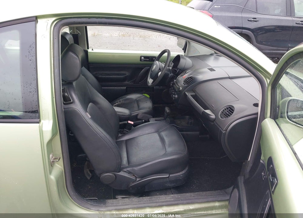 2010 VOLKSWAGEN NEW BEETLE 2.5L VIN: 3VWPG3AG3AM000402