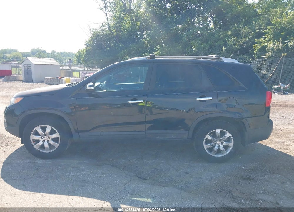 2011 KIA SORENTO VIN: 5XYKT4A16BG177907