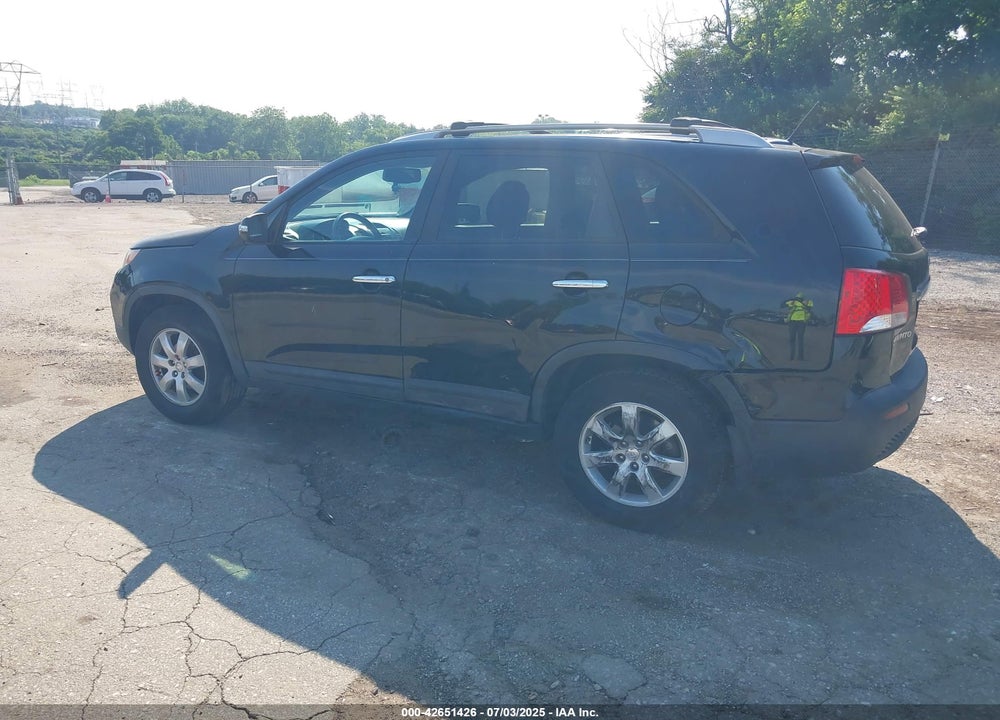 2011 KIA SORENTO VIN: 5XYKT4A16BG177907