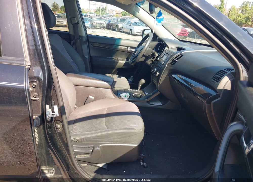 2011 KIA SORENTO VIN: 5XYKT4A16BG177907