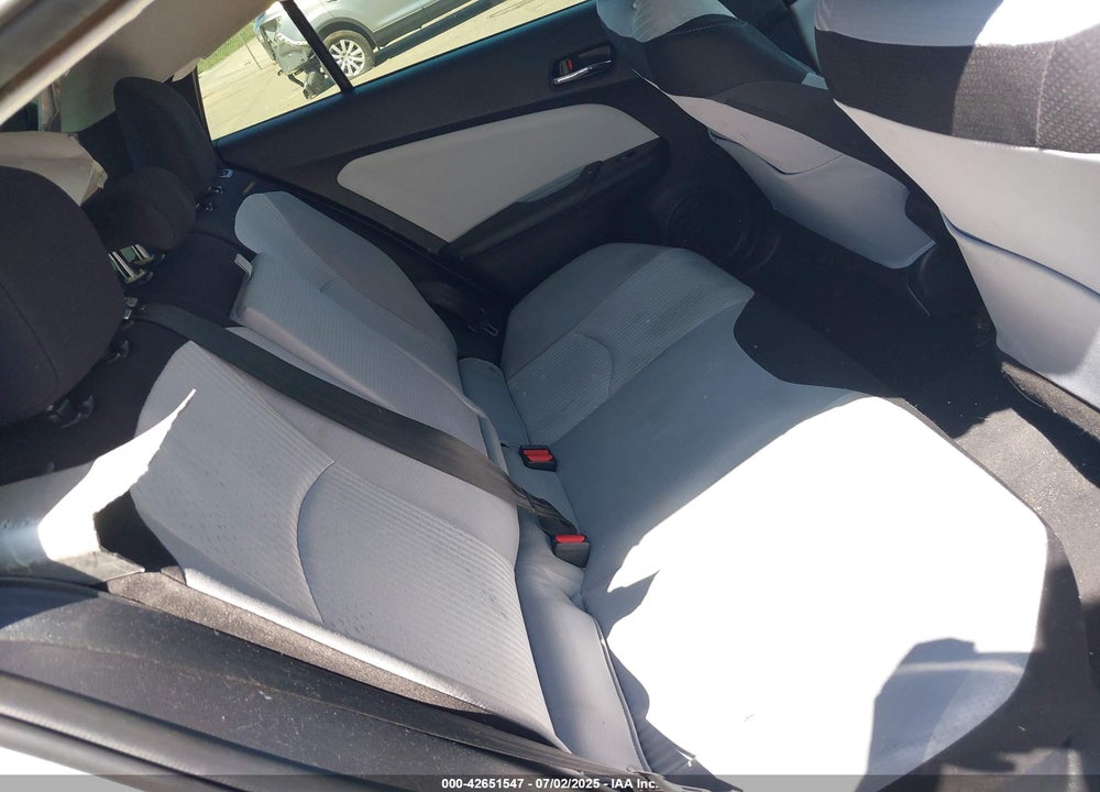 2018 TOYOTA PRIUS VIN: JTDKBRFUXJ3590368