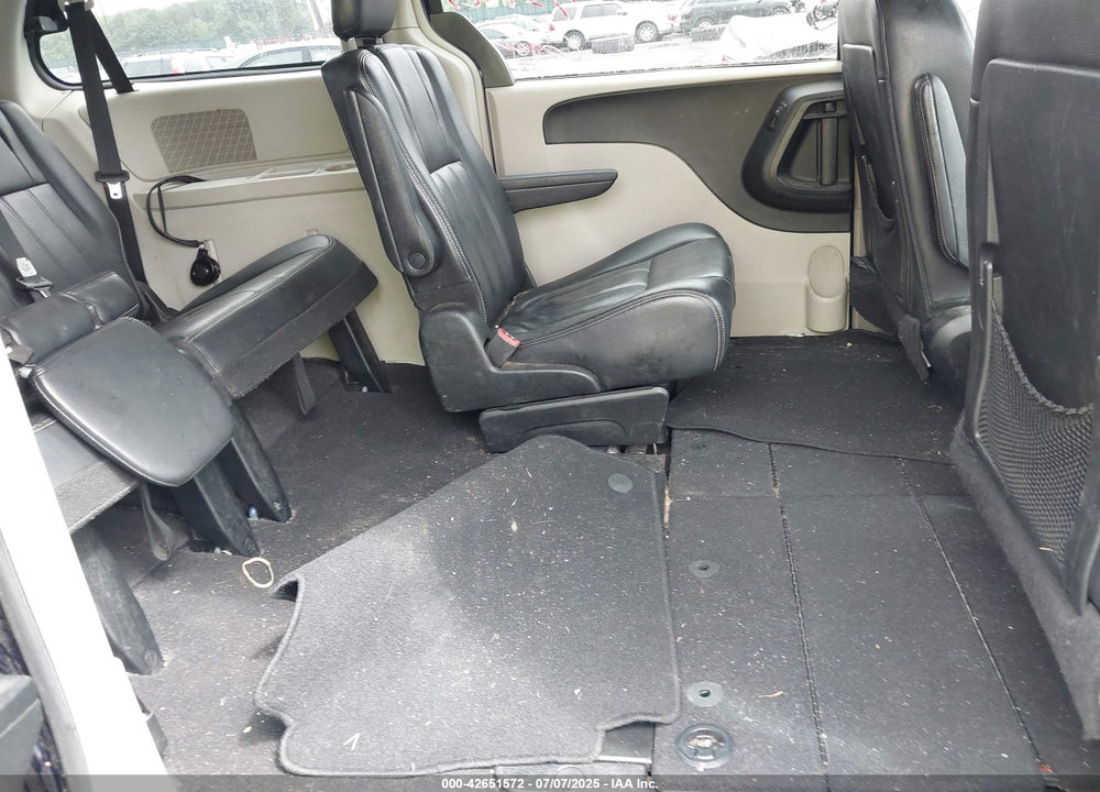 2013 CHRYSLER TOWN & COUNTRY VIN: 2C4RC1BG2DR517729