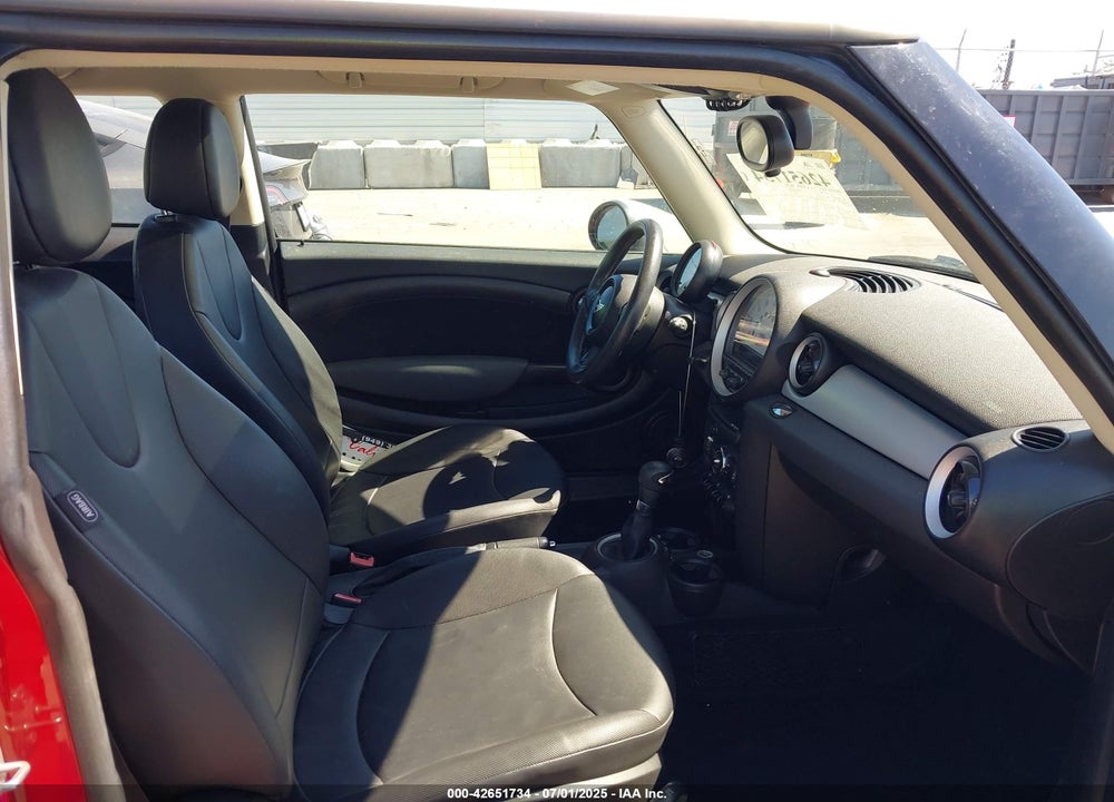 2012 MINI COOPER VIN: WMWSU3C58CT541805
