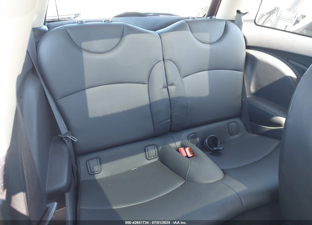 2012 MINI COOPER VIN: WMWSU3C58CT541805