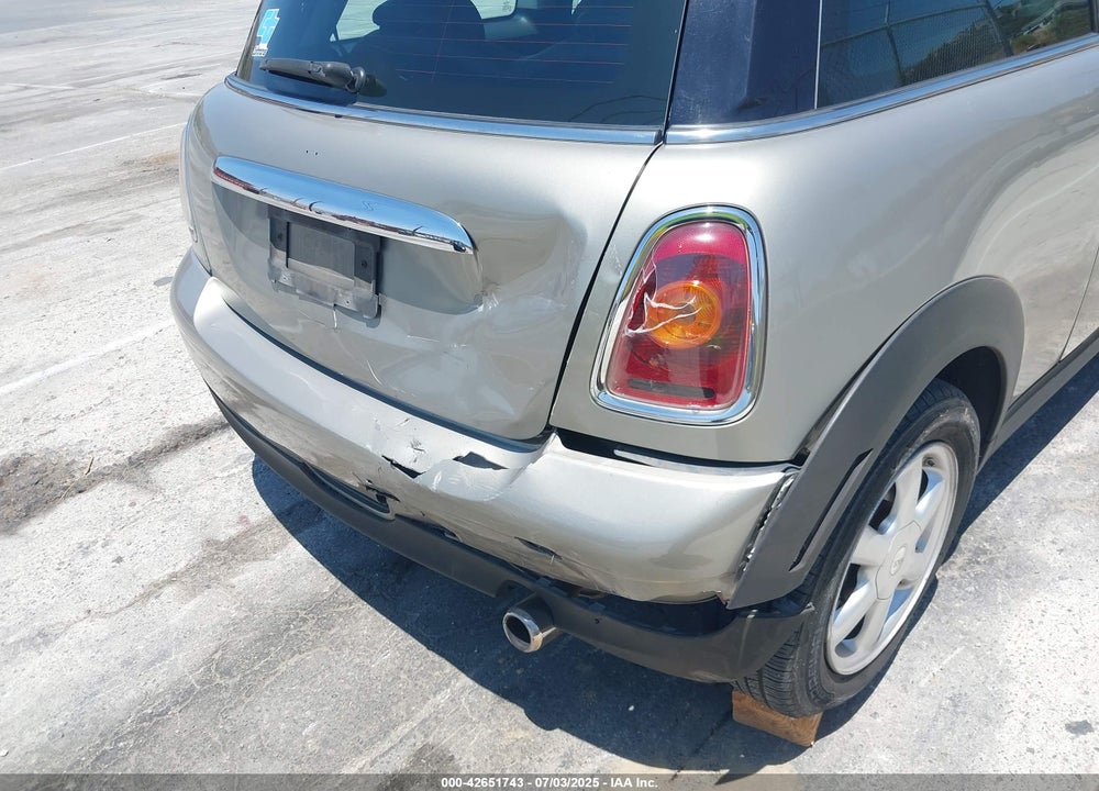 2009 MINI COOPER VIN: WMWMF335X9TT69935