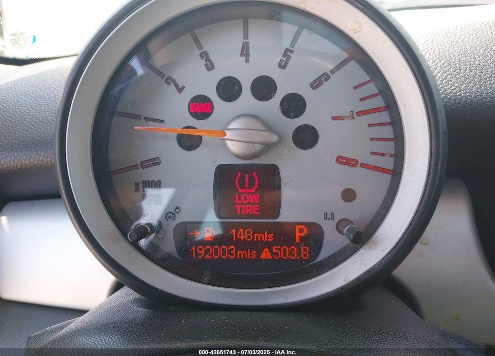 2009 MINI COOPER VIN: WMWMF335X9TT69935