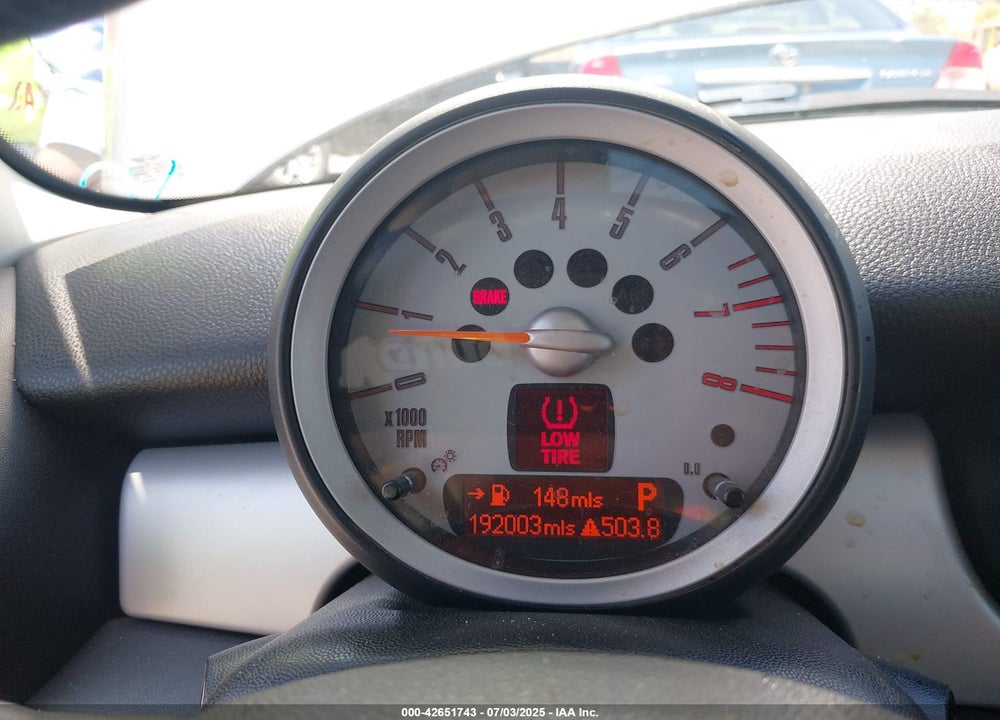 2009 MINI COOPER VIN: WMWMF335X9TT69935