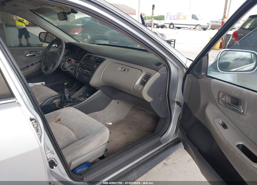 2001 HONDA ACCORD 2.3 LX VIN: 1HGCG55401A063548