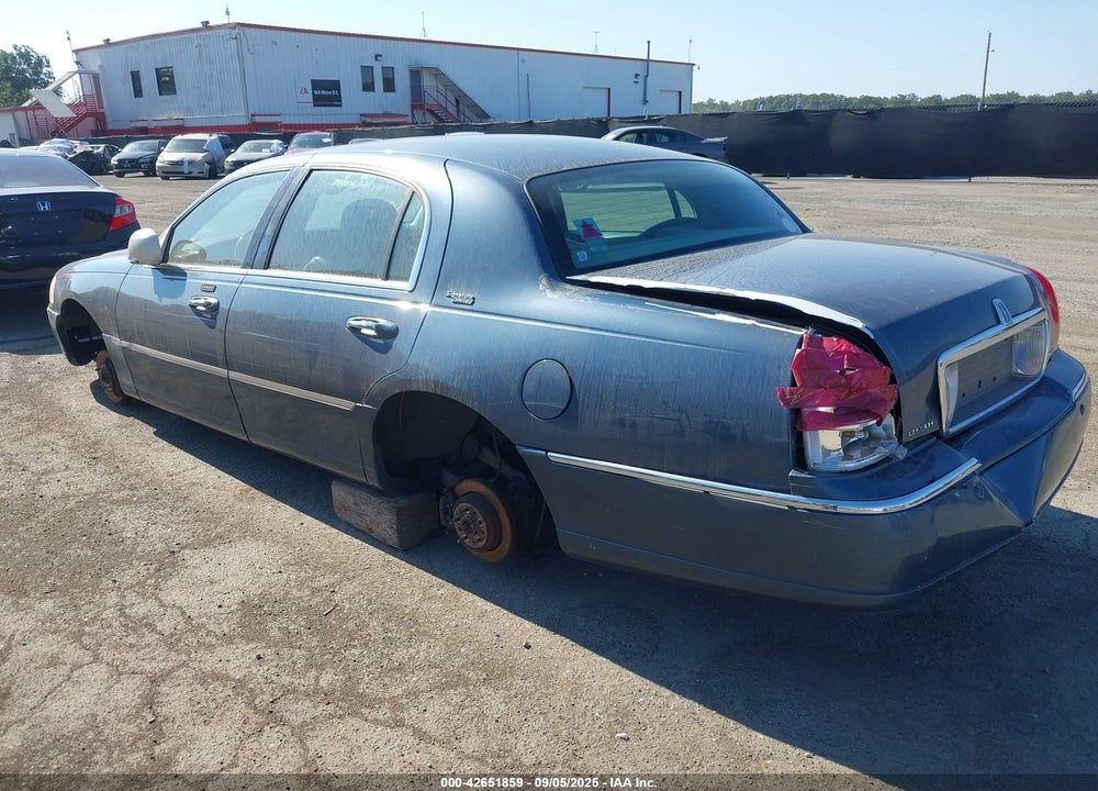 2005 LINCOLN TOWN CAR SIGNATURE LIMITED VIN: 1LNHM82W85Y649993