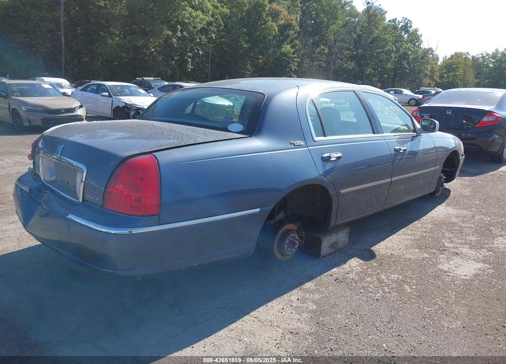 2005 LINCOLN TOWN CAR SIGNATURE LIMITED VIN: 1LNHM82W85Y649993