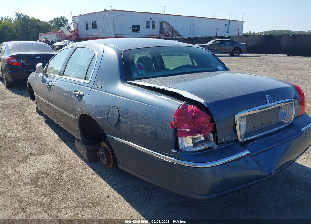 2005 LINCOLN TOWN CAR SIGNATURE LIMITED VIN: 1LNHM82W85Y649993