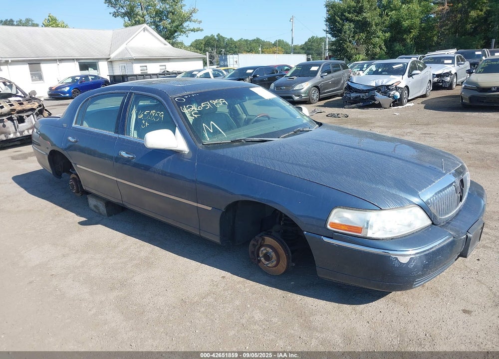 2005 LINCOLN TOWN CAR SIGNATURE LIMITED VIN: 1LNHM82W85Y649993