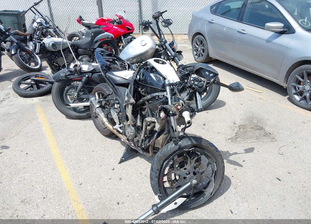 2015 YAMAHA YZFR3 VIN: MH3RH06Y5FK002919