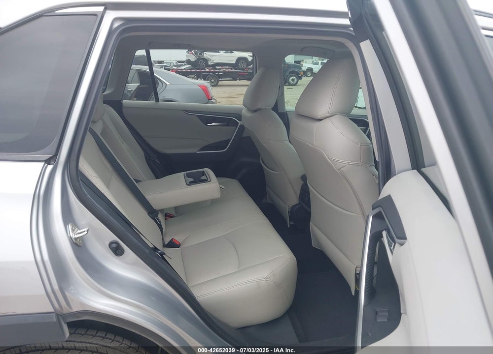 2020 TOYOTA RAV4 XLE VIN: 2T3W1RFV4LW094687