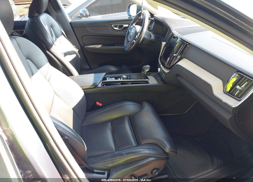 2021 VOLVO XC60 VIN: YV4102RL0M1709862