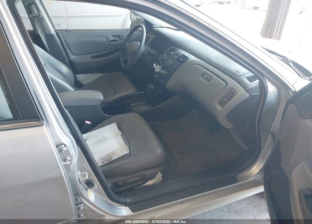 2002 HONDA ACCORD 3.0 EX VIN: 1HGCG165X2A080813