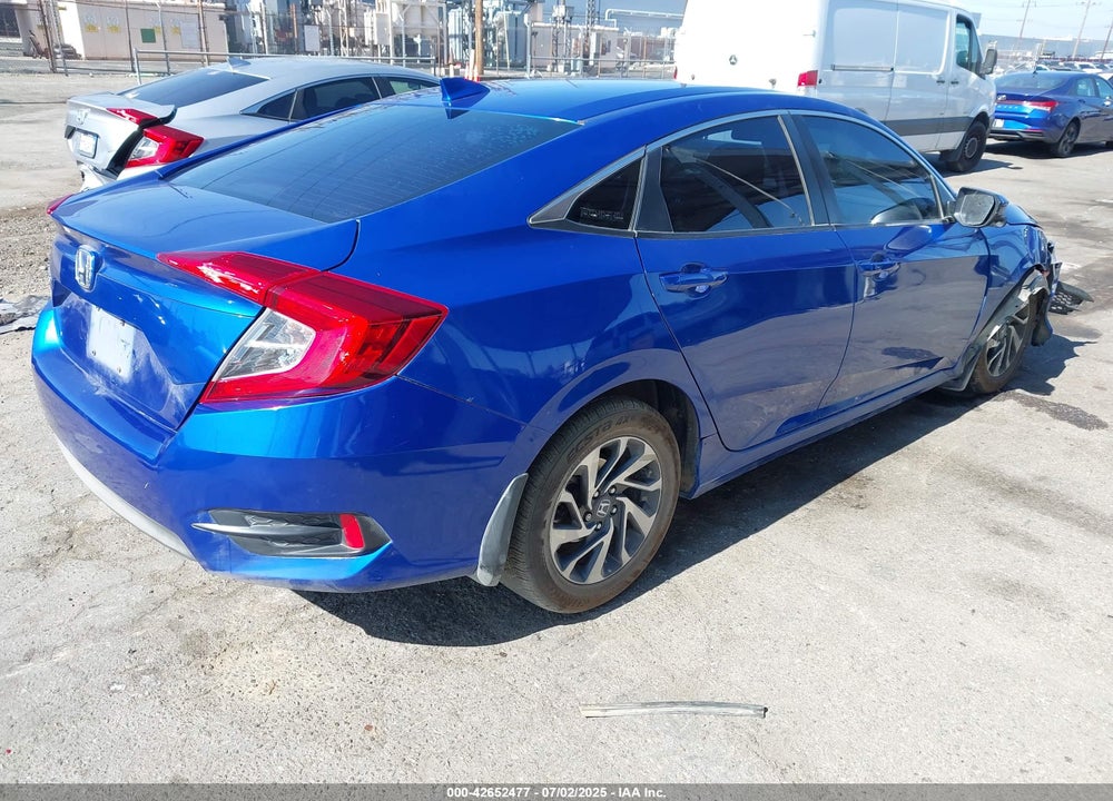 2018 HONDA CIVIC VIN: 2HGFC2F72JH577807