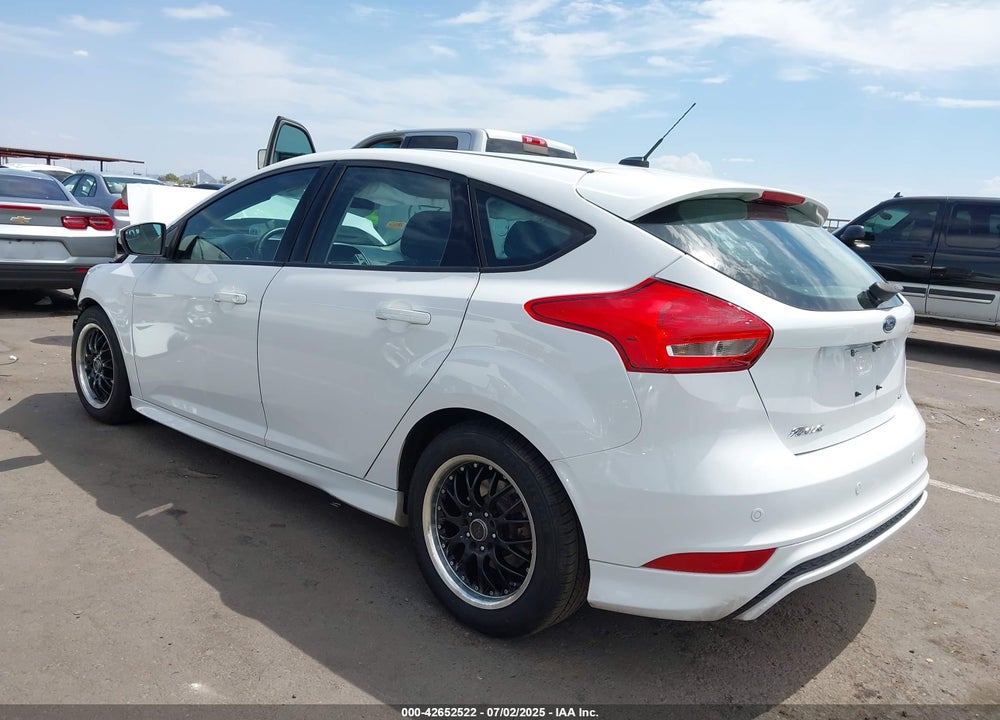 2016 FORD FOCUS VIN: 1FADP3K22GL216105