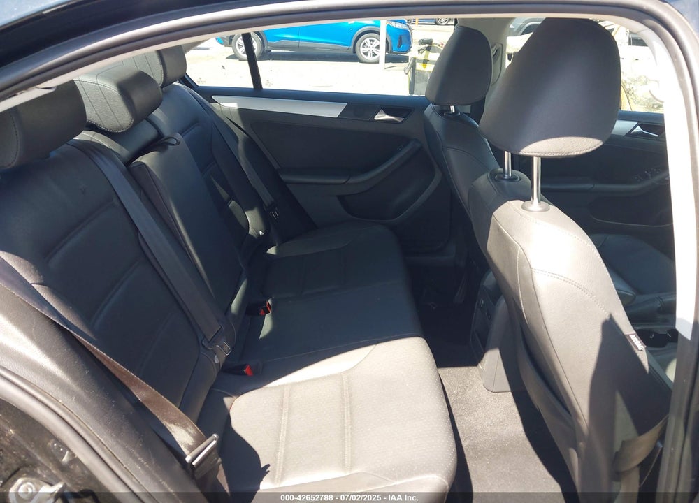 2013 VOLKSWAGEN JETTA VIN: 3VWDP7AJ8DM350702