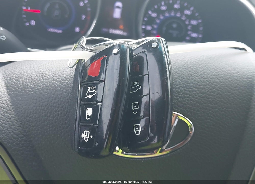 2013 HYUNDAI SANTA FE VIN: 5XYZU3LB2DG041739
