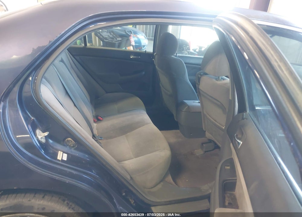 2005 HONDA ACCORD 2.4 LX VIN: JHMCM56425C004015