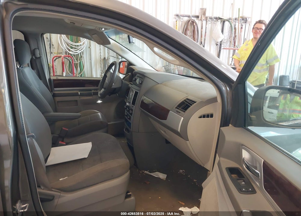 2010 CHRYSLER TOWN & COUNTRY TOURING VIN: 2A4RR5D15AR400036