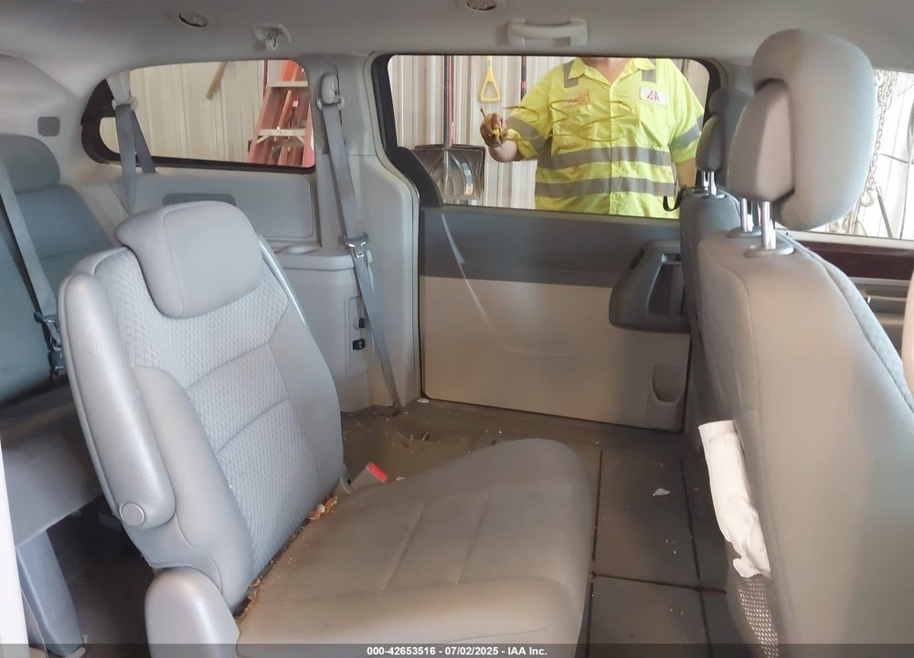 2010 CHRYSLER TOWN & COUNTRY TOURING VIN: 2A4RR5D15AR400036