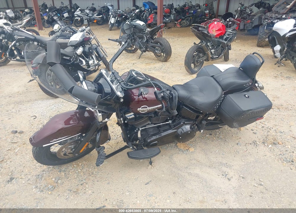 2018 HARLEY-DAVIDSON FLHC VIN: 1HD1YAJ13JC032790
