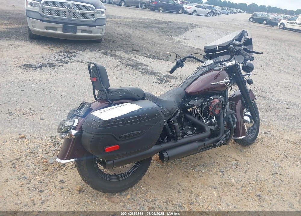 2018 HARLEY-DAVIDSON FLHC VIN: 1HD1YAJ13JC032790