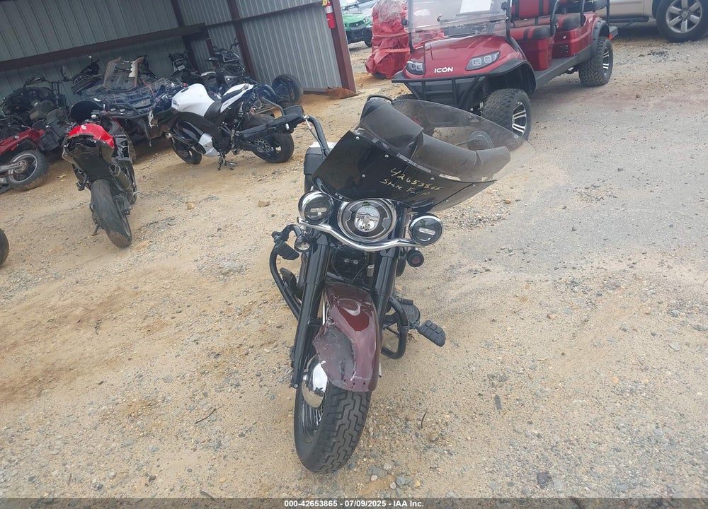 2018 HARLEY-DAVIDSON FLHC VIN: 1HD1YAJ13JC032790