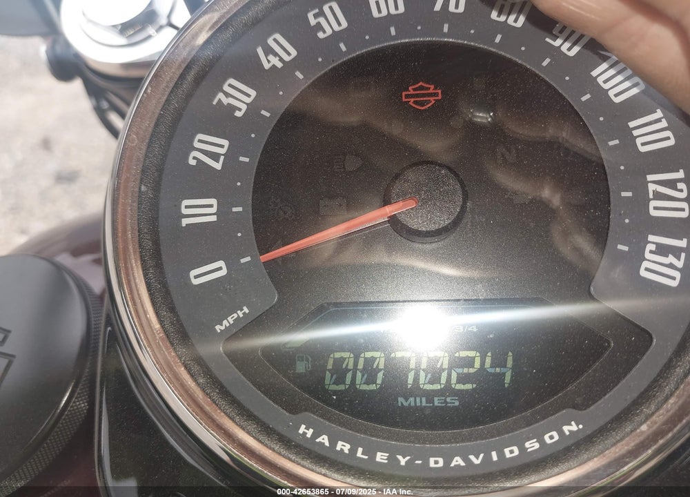 2018 HARLEY-DAVIDSON FLHC VIN: 1HD1YAJ13JC032790