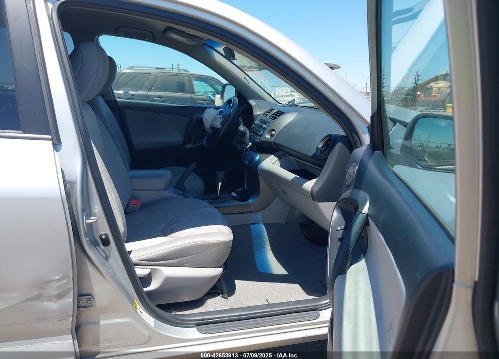 2012 TOYOTA RAV4 VIN: 2T3KF4DV0CW146161