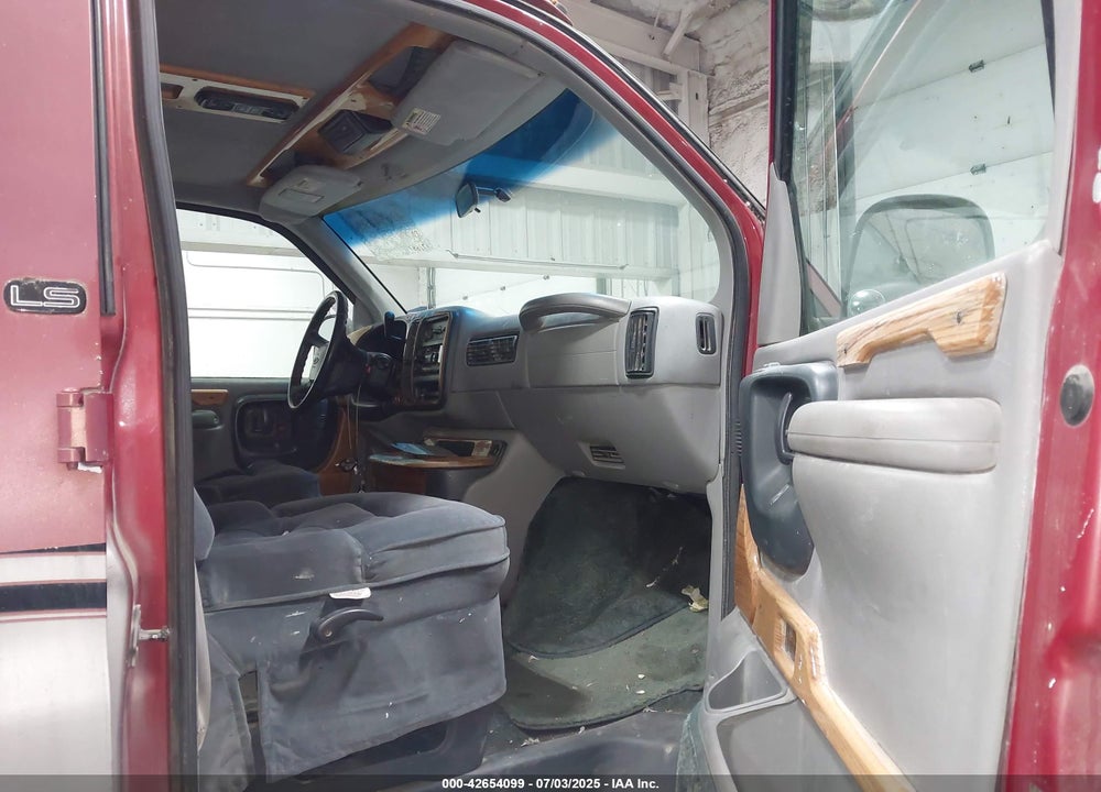 1998 CHEVROLET CHEVY VAN G1500 VIN: 1GBFG15R0W1018380