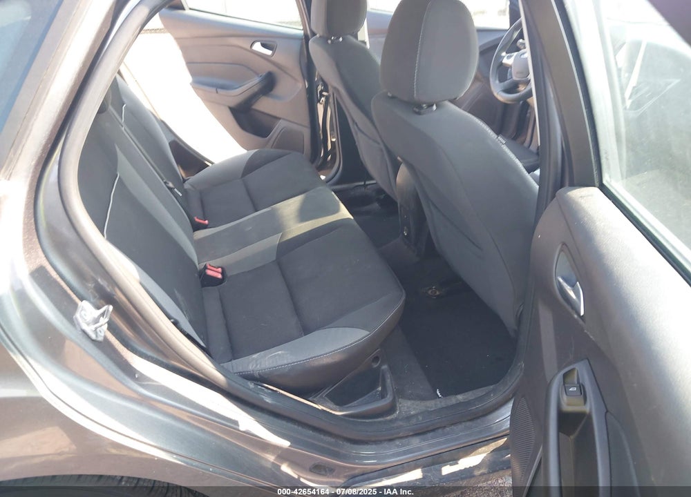 2014 FORD FOCUS VIN: 1FADP3F21EL405755
