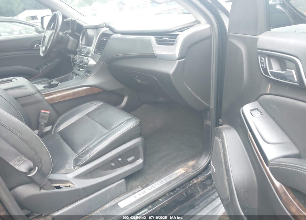 2017 CHEVROLET SUBURBAN VIN: 1GNSKHKC1HR146981