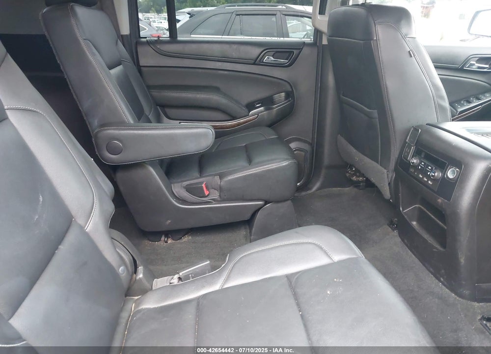 2017 CHEVROLET SUBURBAN VIN: 1GNSKHKC1HR146981