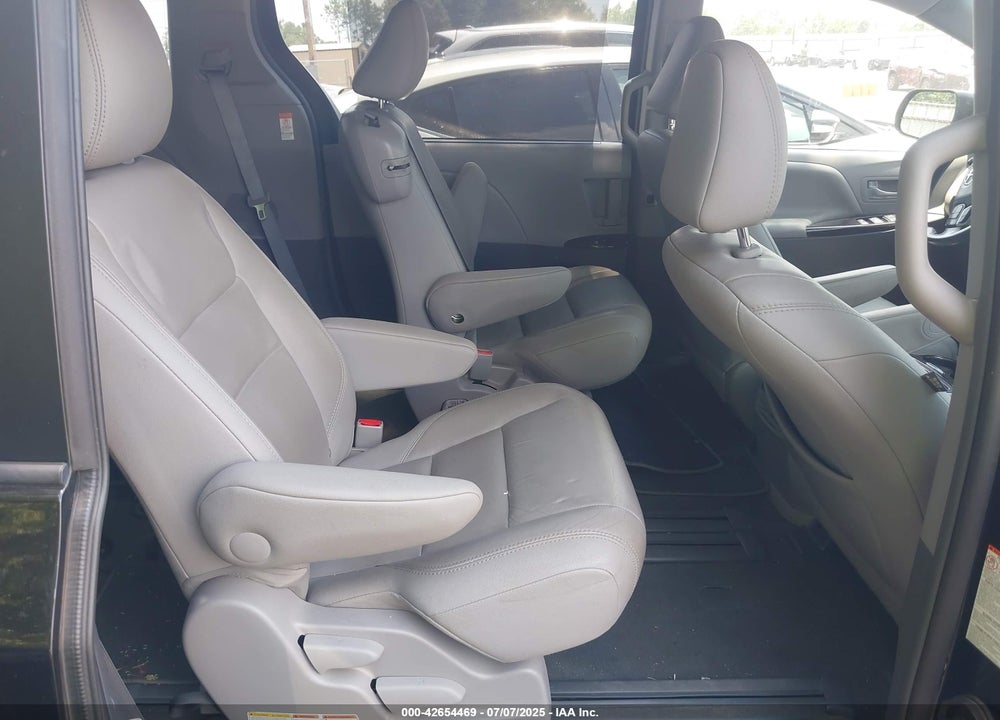 2017 TOYOTA SIENNA VIN: 5TDYZ3DC1HS855894