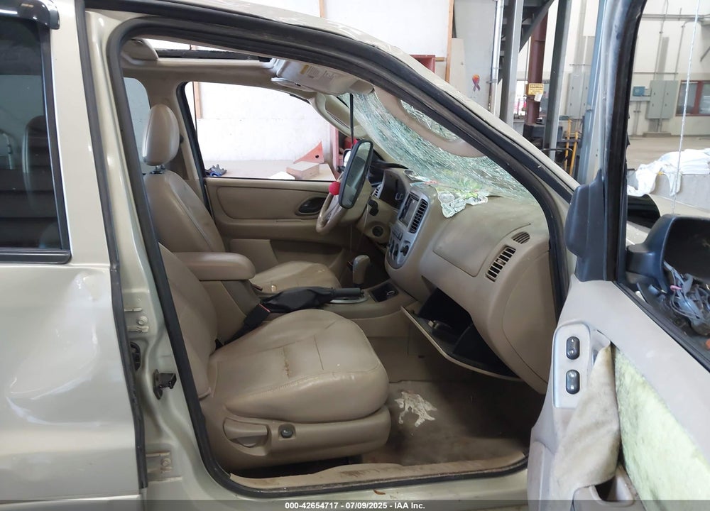 2005 FORD ESCAPE VIN: 1FMYU94135KA15985