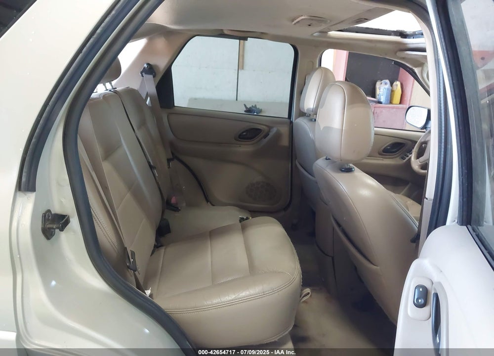 2005 FORD ESCAPE VIN: 1FMYU94135KA15985