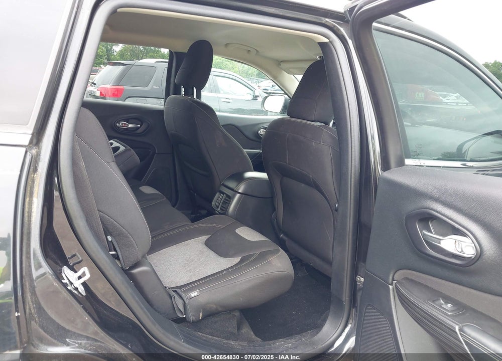2014 JEEP CHEROKEE VIN: 1C4PJMCB7EW265437