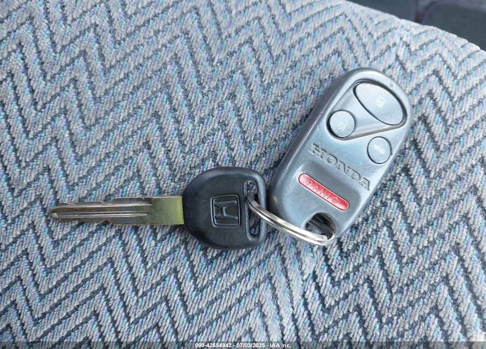 1998 HONDA CR-V LX VIN: JHLRD1843WC048966