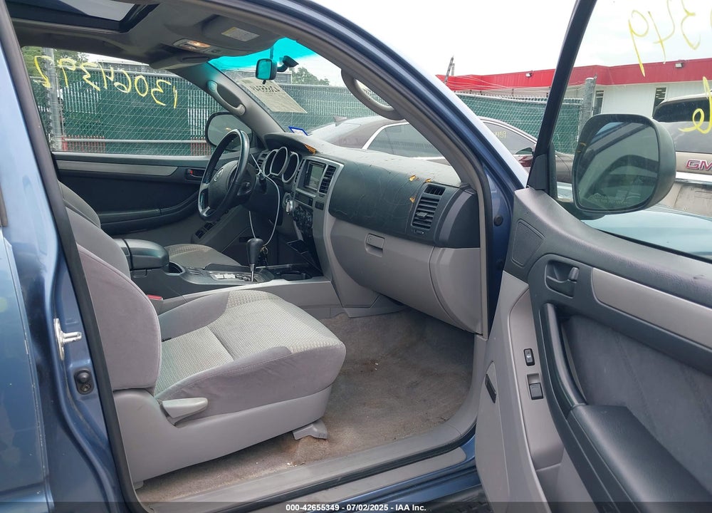 2004 TOYOTA 4RUNNER SR5 V8 VIN: JTEBT14R140032052