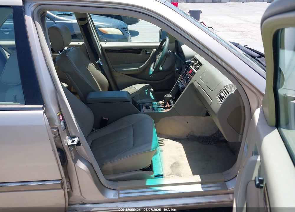 2000 MERCEDES-BENZ C 230 KOMPRESSOR VIN: WDBHA24G1YA812740