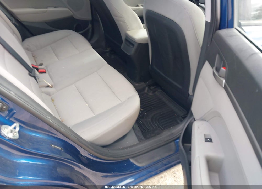 2017 HYUNDAI ELANTRA VIN: 5NPD74LF9HH191212